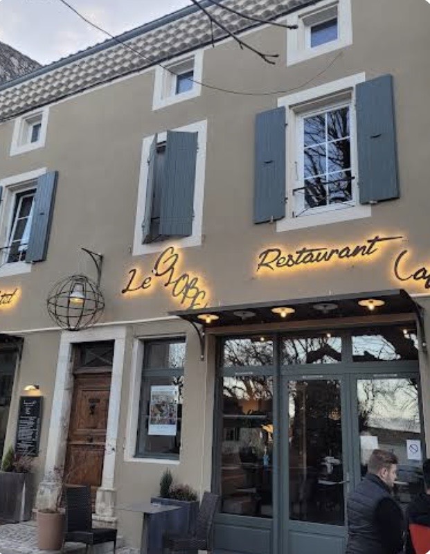 Entrée de l'hôtel restaurant Le Globe